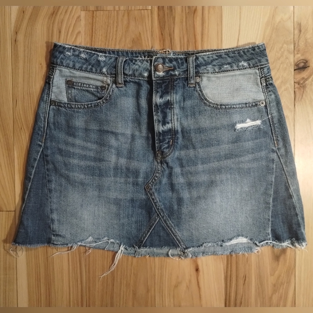 American Eagle Button Fly Distressed Jean Mini Skirt Women's Size 6